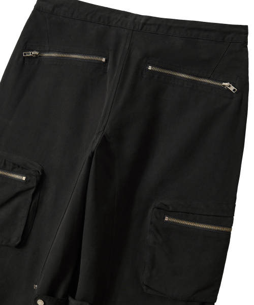 WOOALONG(ウアロン)の「Lowrise Washed Curve Cargo Pants - BLACK(その他パンツ・レディース・ブラック・LARGE/SMALL/MEDIUM)」の5枚目の写真
