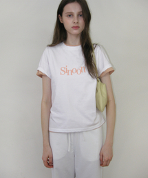 SINOON（シヌーン）の「Sinoon Signature Logo T-Shirts (White/Apricot)（Tシャツ/カットソー）」