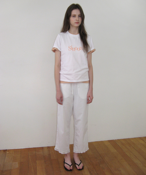SINOON（シヌーン）の「Sinoon Signature Logo T-Shirts (White/Apricot)（Tシャツ/カットソー・レディース・ピンク系その他・MEDIUM/SMALL）」の2枚目の写真