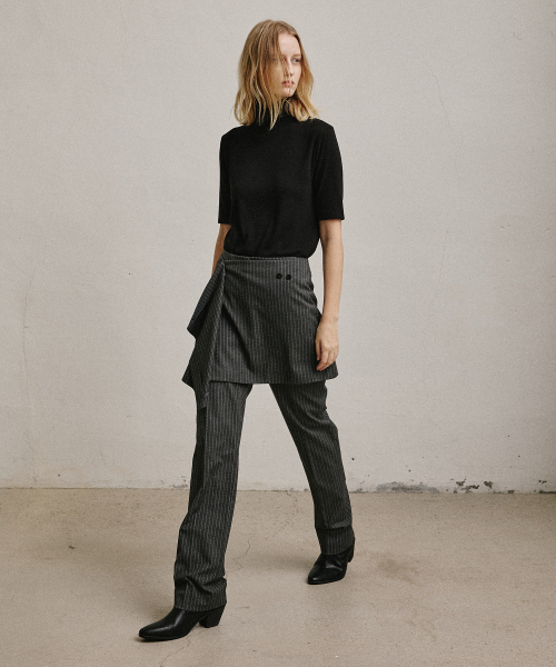 ARTID（アルティーダ）の「ウールピンストライプスラックス_GREY（その他パンツ・レディース・チャコールグレー・SMALL/MEDIUM）」の2枚目の写真