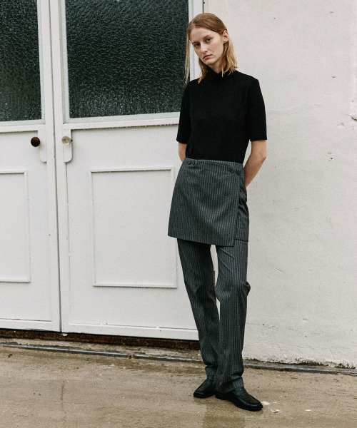 ARTID（アルティーダ）の「ウールピンストライプスラックス_GREY（その他パンツ・レディース・チャコールグレー・SMALL/MEDIUM）」の4枚目の写真