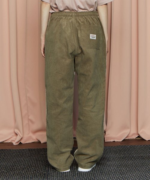 UNALLOYED(アナロイド)の「ベルベットコーデュロイパンツ / カーキ(その他パンツ・レディース・その他・LARGE/MEDIUM)」の4枚目の写真