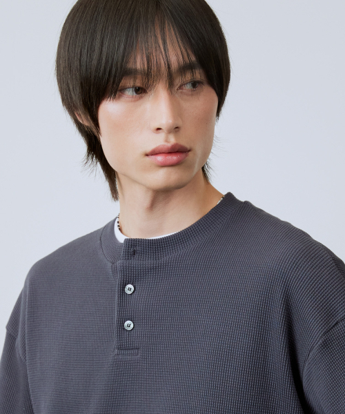 LEIRE（ルアール）の「ワッフルヘンリーネック半袖Tシャツ[ネイビー]（Tシャツ/カットソー・メンズ・その他・MEDIUM/LARGE/X-LARGE）」の2枚目の写真