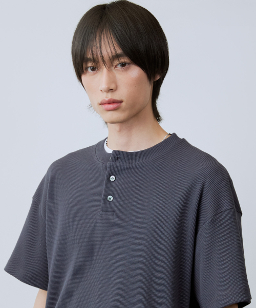 LEIRE（ルアール）の「ワッフルヘンリーネック半袖Tシャツ[ネイビー]（Tシャツ/カットソー・メンズ・その他・MEDIUM/LARGE/X-LARGE）」の3枚目の写真