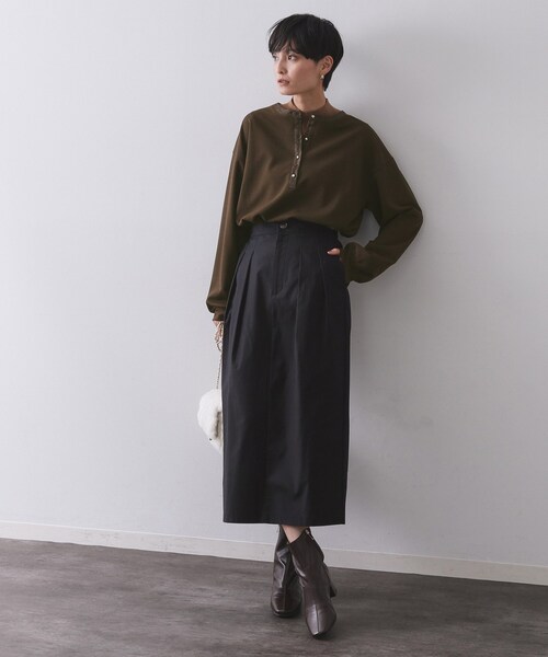 OPAQUE.CLIP(オペークドットクリップ)の「サテン使いヘンリーネックトップス【洗濯機OK】(Tシャツ/カットソー・レディース・ライトグリーン/ブラウン系その他/ナチュラル・00)」の9枚目の写真