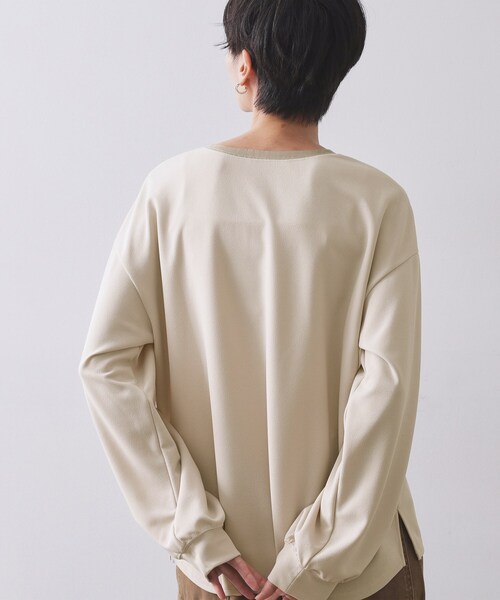 OPAQUE.CLIP(オペークドットクリップ)の「サテン使いヘンリーネックトップス【洗濯機OK】(Tシャツ/カットソー・レディース・ライトグリーン/ブラウン系その他/ナチュラル・00)」の12枚目の写真