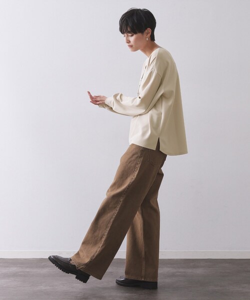OPAQUE.CLIP(オペークドットクリップ)の「サテン使いヘンリーネックトップス【洗濯機OK】(Tシャツ/カットソー・レディース・ライトグリーン/ブラウン系その他/ナチュラル・00)」の14枚目の写真