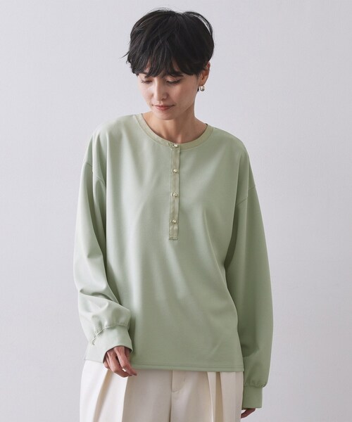 OPAQUE.CLIP(オペークドットクリップ)の「サテン使いヘンリーネックトップス【洗濯機OK】(Tシャツ/カットソー・レディース・ライトグリーン/ブラウン系その他/ナチュラル・00)」の16枚目の写真