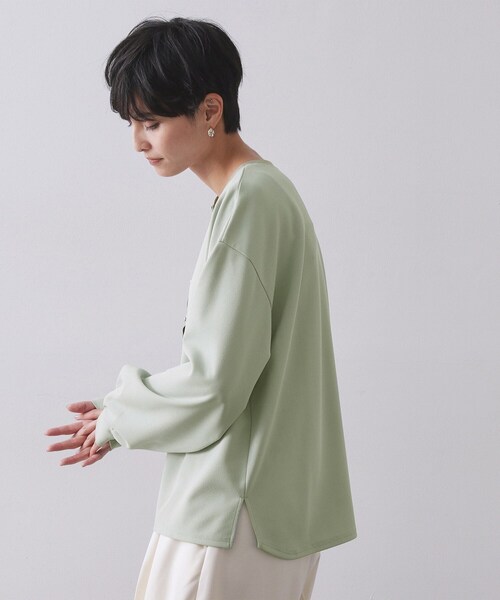 OPAQUE.CLIP(オペークドットクリップ)の「サテン使いヘンリーネックトップス【洗濯機OK】(Tシャツ/カットソー・レディース・ライトグリーン/ブラウン系その他/ナチュラル・00)」の17枚目の写真