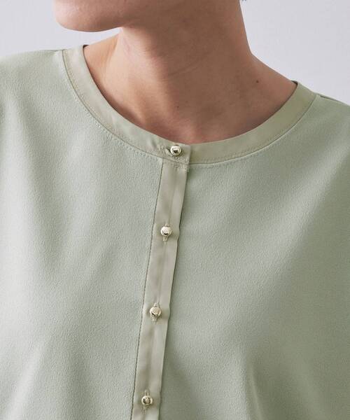 OPAQUE.CLIP(オペークドットクリップ)の「サテン使いヘンリーネックトップス【洗濯機OK】(Tシャツ/カットソー・レディース・ライトグリーン/ブラウン系その他/ナチュラル・00)」の19枚目の写真