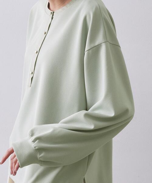 OPAQUE.CLIP(オペークドットクリップ)の「サテン使いヘンリーネックトップス【洗濯機OK】(Tシャツ/カットソー・レディース・ライトグリーン/ブラウン系その他/ナチュラル・00)」の20枚目の写真