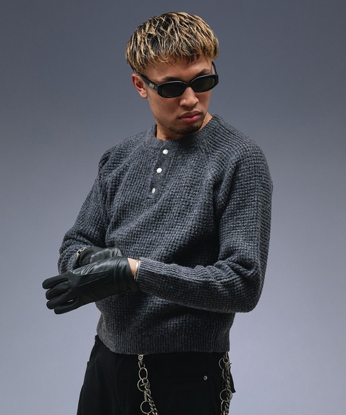 ANDER HUNK（アンダーハンク）の「Metal Henry neck Thermal Knit /メタルヘンリーネックサーマルニット（ニット/セーター・メンズ・ブラック/グレー/バーガンディー・LARGE/MEDIUM/SMALL）」の2枚目の写真