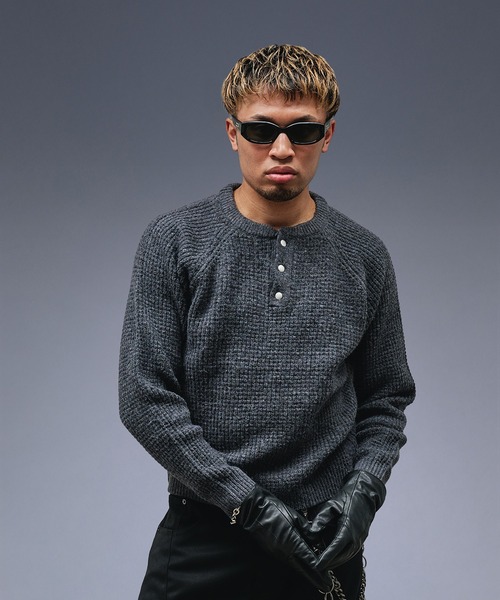 ANDER HUNK(アンダーハンク)の「Metal Henry neck Thermal Knit /メタルヘンリーネックサーマルニット(ニット/セーター・メンズ・ブラック/グレー/バーガンディー/ブラウン・LARGE/MEDIUM/SMALL)」の15枚目の写真