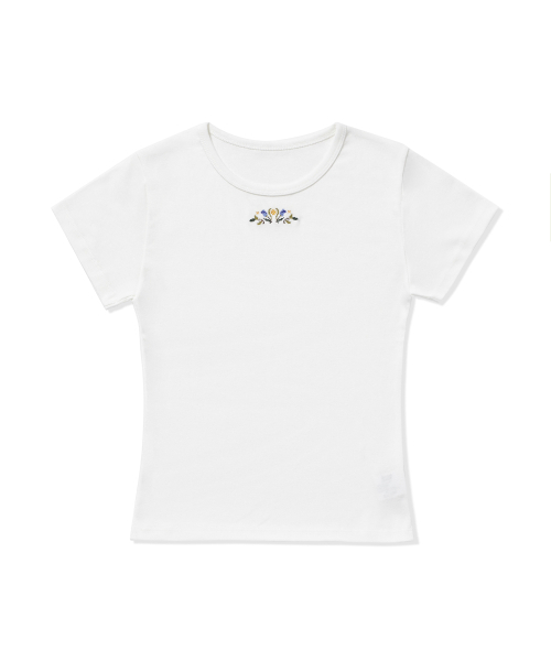 Between A and B（ビトウィーンエイアンドビー）の「ミニフラワー刺繍Tシャツ[ホワイト]（Tシャツ/カットソー・レディース・ホワイト・FREE）」の2枚目の写真