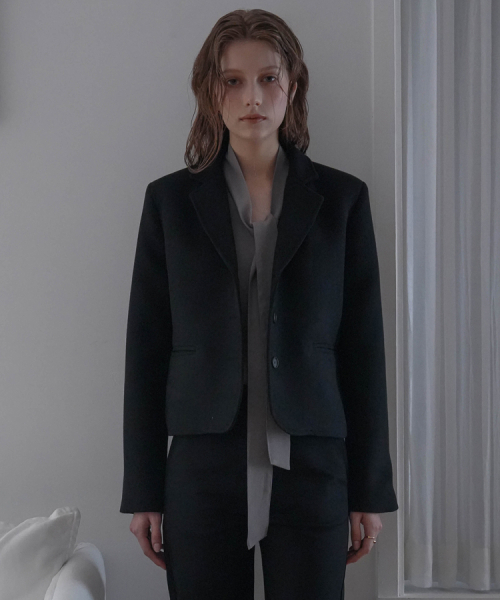 DEHEVE（デヘヴェ）の「Crop button Jacket [Black]（その他アウター・レディース・ブラック・FREE）」の2枚目の写真