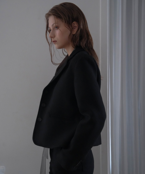 DEHEVE（デヘヴェ）の「Crop button Jacket [Black]（その他アウター・レディース・ブラック・FREE）」の3枚目の写真