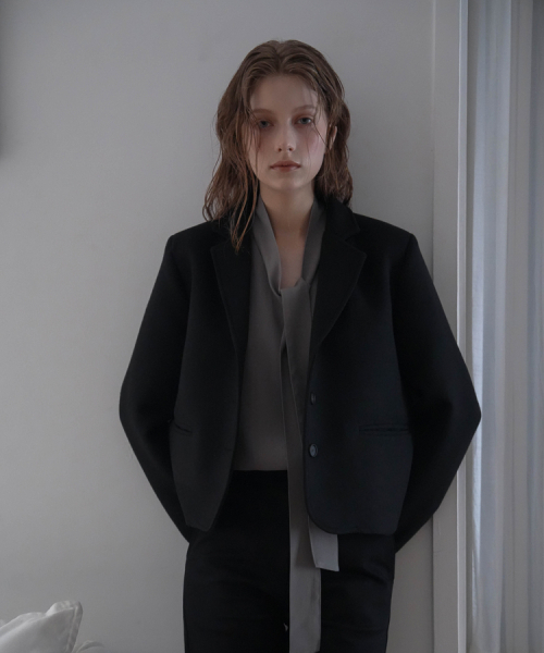 DEHEVE（デヘヴェ）の「Crop button Jacket [Black]（その他アウター・レディース・ブラック・FREE）」の4枚目の写真
