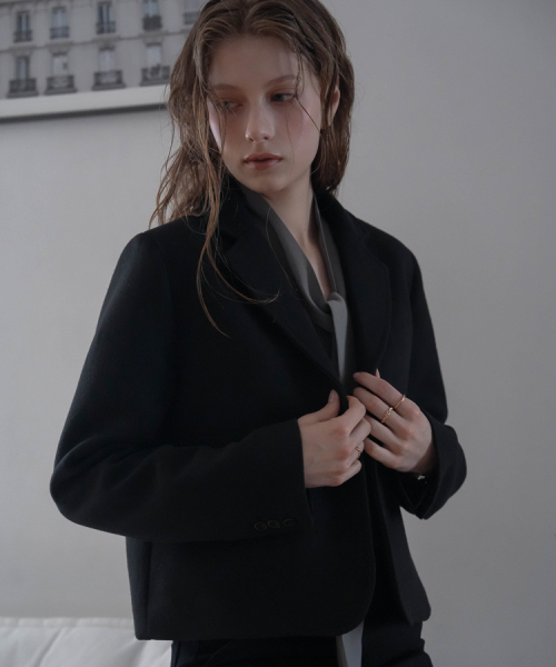 DEHEVE（デヘヴェ）の「Crop button Jacket [Black]（その他アウター・レディース・ブラック・FREE）」の5枚目の写真