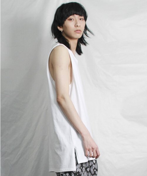 DEMARC(ドゥマーク)の「スリーブレスロングレイヤースリットTシャツホワイト(Tシャツ/カットソー・メンズ・その他・LARGE/MEDIUM)」の4枚目の写真