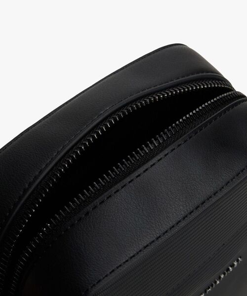 TOMMY HILFIGER(トミーヒルフィガー)の「コープミニリポーターバッグ(ボディバッグ/ウエストポーチ・メンズ・ブラック・FREE)」の4枚目の写真