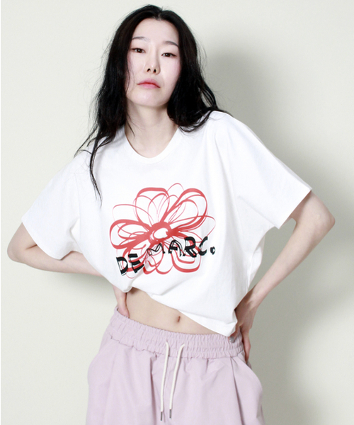 DEMARC(ドゥマーク)の「フレンチスリーブドマークフラワーセミクロップ半袖Tシャツアイボリーレッド(Tシャツ/カットソー・レディース・その他・LARGE/MEDIUM)」の1枚目の写真