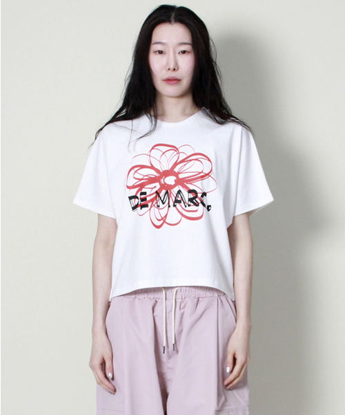 DEMARC(ドゥマーク)の「フレンチスリーブドマークフラワーセミクロップ半袖Tシャツアイボリーレッド(Tシャツ/カットソー・レディース・その他・LARGE/MEDIUM)」の2枚目の写真