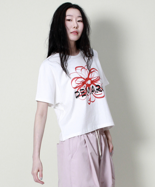 DEMARC(ドゥマーク)の「フレンチスリーブドマークフラワーセミクロップ半袖Tシャツアイボリーレッド(Tシャツ/カットソー・レディース・その他・LARGE/MEDIUM)」の5枚目の写真