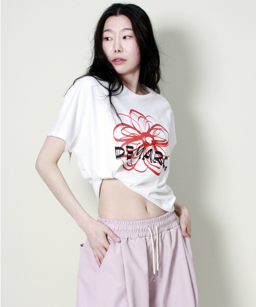 DEMARC(ドゥマーク)の「フレンチスリーブドマークフラワーセミクロップ半袖Tシャツアイボリーレッド(Tシャツ/カットソー・レディース・その他・LARGE/MEDIUM)」の16枚目の写真