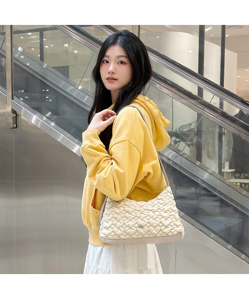 MCLANEE(マックラニー)の「リートキルティッドショルダー&クロスバッグ(ショルダーバッグ・レディース・ライトベージュ/ブラック・ONE SIZE)」の2枚目の写真