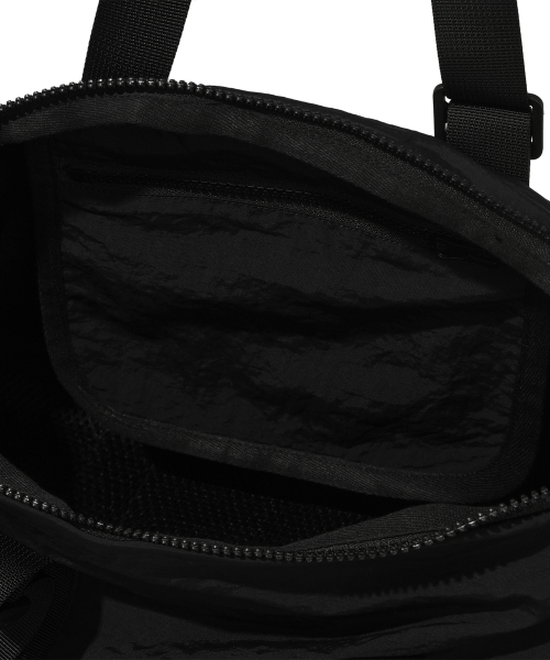 LMR(エルエムアール)の「シンボルロゴ刺繍ナイロンダッフルバッグBLACK(メッセンジャーバッグ・レディース・ブラック・FREE)」の7枚目の写真