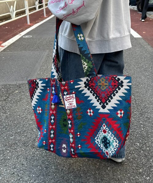 SOUNDSGOOOOD（サウンズグッド）の「【SOUNDS GOOOOD】ゴブラン柄トートバッグ（トートバッグ・レディース・ブルー/ブラック・ONE SIZE）」の9枚目の写真