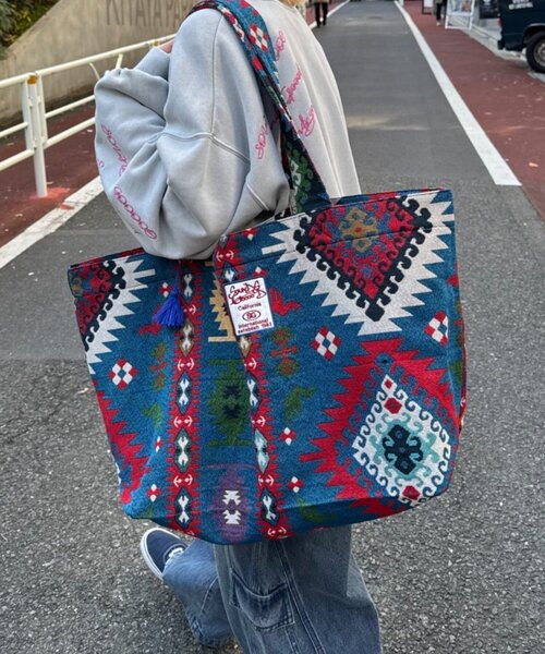 SOUNDSGOOOOD（サウンズグッド）の「【SOUNDS GOOOOD】ゴブラン柄トートバッグ（トートバッグ・レディース・ブルー/ブラック・ONE SIZE）」の11枚目の写真