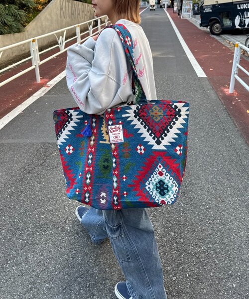 SOUNDSGOOOOD（サウンズグッド）の「【SOUNDS GOOOOD】ゴブラン柄トートバッグ（トートバッグ・レディース・ブルー/ブラック・ONE SIZE）」の12枚目の写真