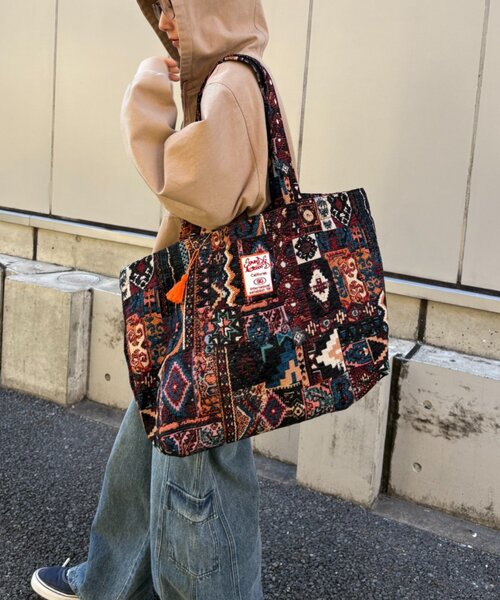 SOUNDSGOOOOD（サウンズグッド）の「【SOUNDS GOOOOD】ゴブラン柄トートバッグ（トートバッグ・レディース・ブルー/ブラック・ONE SIZE）」の15枚目の写真