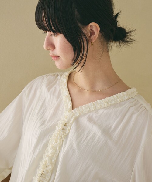 WEB限定 Wardrobe DAILY MINIMAL】ラッフル Vネックブラウス