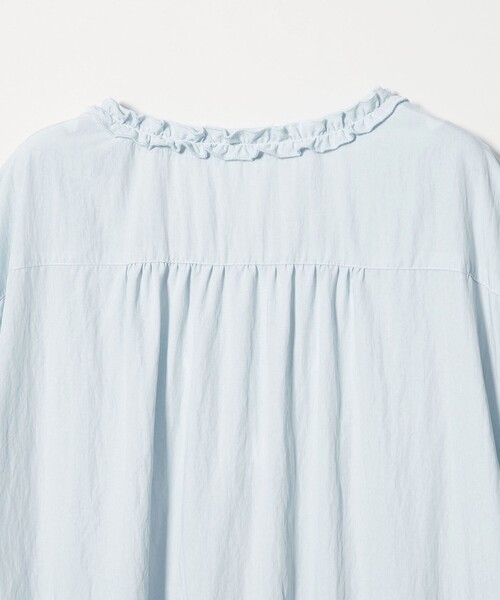 BEAUTY&YOUTH UNITED ARROWS(ビューティーアンドユースユナイテッドアローズ)の「【WEB限定 Wardrobe DAILY MINIMAL】ラッフル Vネックブラウス ウォッシャブル(シャツ/ブラウス・レディース・ダークグレー/オフホワイト/ライトブルー・FREE)」の15枚目の写真