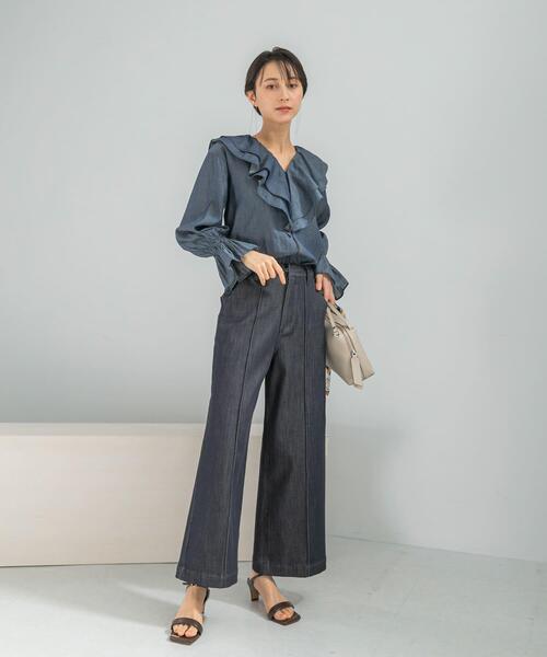 URBAN RESEARCH ROSSO WOMEN(アーバンリサーチ ロッソ)の「Vネックラッフルシアーデニムブラウス(シャツ/ブラウス・レディース・ネイビー/インディゴブルー・FREE)」の19枚目の写真