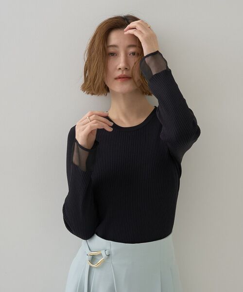 YECCA VECCA（イェッカヴェッカ）の「袖口シアーリブニット（ニット/セーター・レディース・オフホワイト/ブラック/ライトベージュ/サックスブルー・FREE）」の2枚目の写真