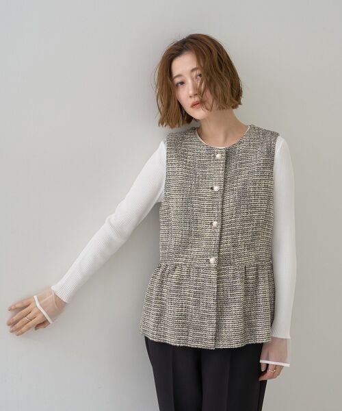 YECCA VECCA（イェッカヴェッカ）の「袖口シアーリブニット（ニット/セーター・レディース・オフホワイト/ブラック/ライトベージュ/サックスブルー・FREE）」の13枚目の写真