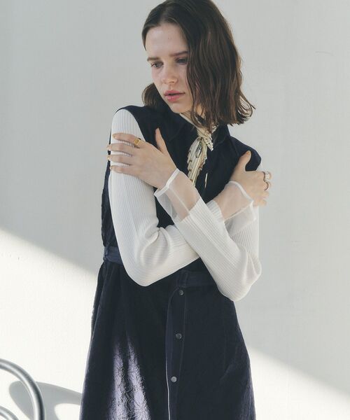 YECCA VECCA（イェッカヴェッカ）の「袖口シアーリブニット（ニット/セーター・レディース・オフホワイト/ブラック/ライトベージュ/サックスブルー・FREE）」の20枚目の写真