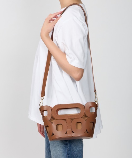PELLICO(ペリーコ)の「ANELLI HANDLES MINI バッグ CAMEL(ショルダーバッグ・レディース・キャメル・FREE)」の8枚目の写真