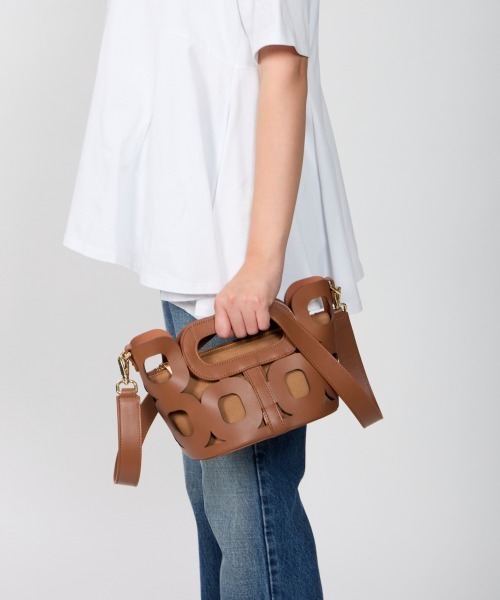 PELLICO(ペリーコ)の「ANELLI HANDLES MINI バッグ CAMEL(ショルダーバッグ・レディース・キャメル・FREE)」の9枚目の写真
