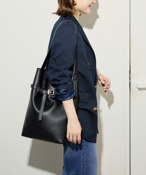 SLOBE IENA（スローブイエナ）の「《追加6》SLOBE ベルトスクエアトートバッグ（ショルダーバッグ・レディース・ブラック・FREE）」の5枚目の写真