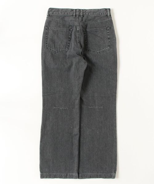 MATSUFUJI(マツフジ)の「【MATSUFUJI】 Regular Boot Cut Fade Denim Trousers(デニムパンツ・メンズ・グレー・2/3)」の3枚目の写真
