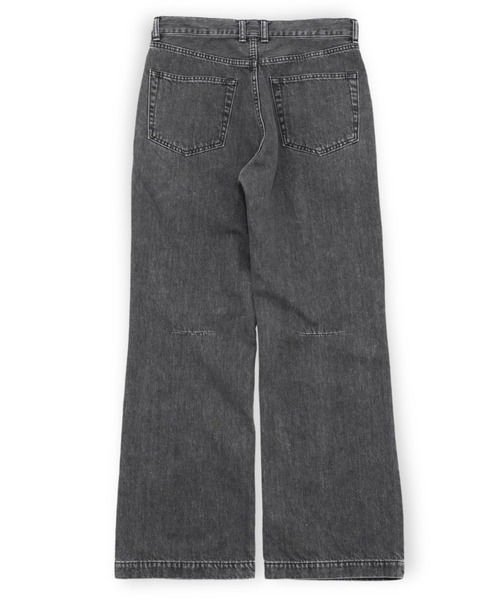 MATSUFUJI(マツフジ)の「【MATSUFUJI】 Regular Boot Cut Fade Denim Trousers(デニムパンツ・メンズ・グレー・2/3)」の2枚目の写真