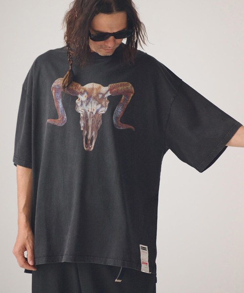 ADAM PATEK(アダムパテック)の「mt10339-ADAMPATEK - RED:BANSHEE Ram Skull Graphic short sleeve t-shirt Tシャツ(AP2614037)(Tシャツ/カットソー・メンズ・ブラック・2/1)」の3枚目の写真