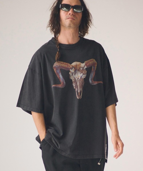 ADAM PATEK(アダムパテック)の「mt10339-ADAMPATEK - RED:BANSHEE Ram Skull Graphic short sleeve t-shirt Tシャツ(AP2614037)(Tシャツ/カットソー・メンズ・ブラック・2/1)」の4枚目の写真