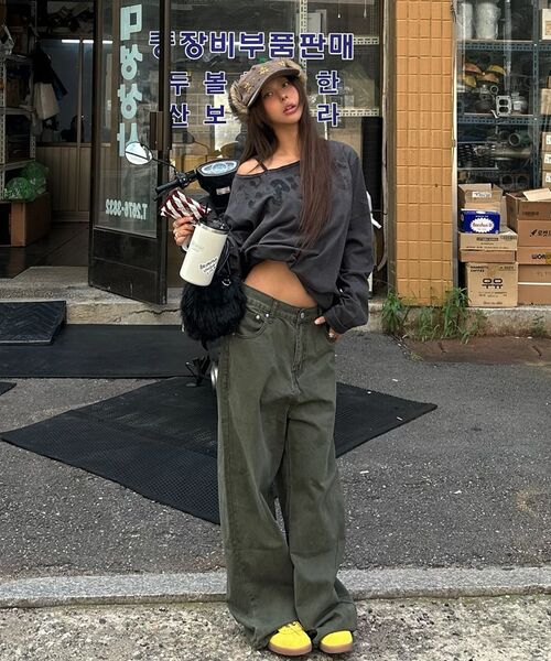 AMESWORLDWIDE（アメスワールドワイド）の「OVERFIT COTTON PANTS KHAKI（その他パンツ・レディース・その他・LARGE/SMALL/MEDIUM）」の5枚目の写真