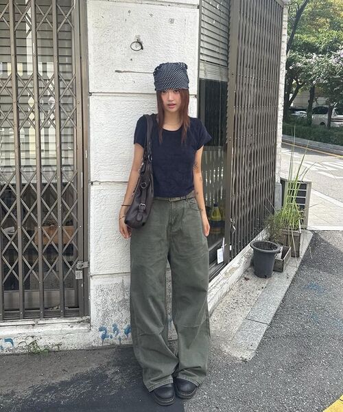 AMESWORLDWIDE（アメスワールドワイド）の「OVERFIT COTTON PANTS KHAKI（その他パンツ・レディース・その他・LARGE/SMALL/MEDIUM）」の2枚目の写真