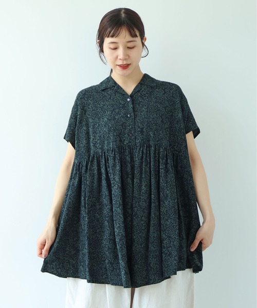 yuni(ユニ )の「rayon cupla cotton flower print open peprum tunic(シャツ/ブラウス・レディース・アイボリー/グリーン・FREE)」の2枚目の写真